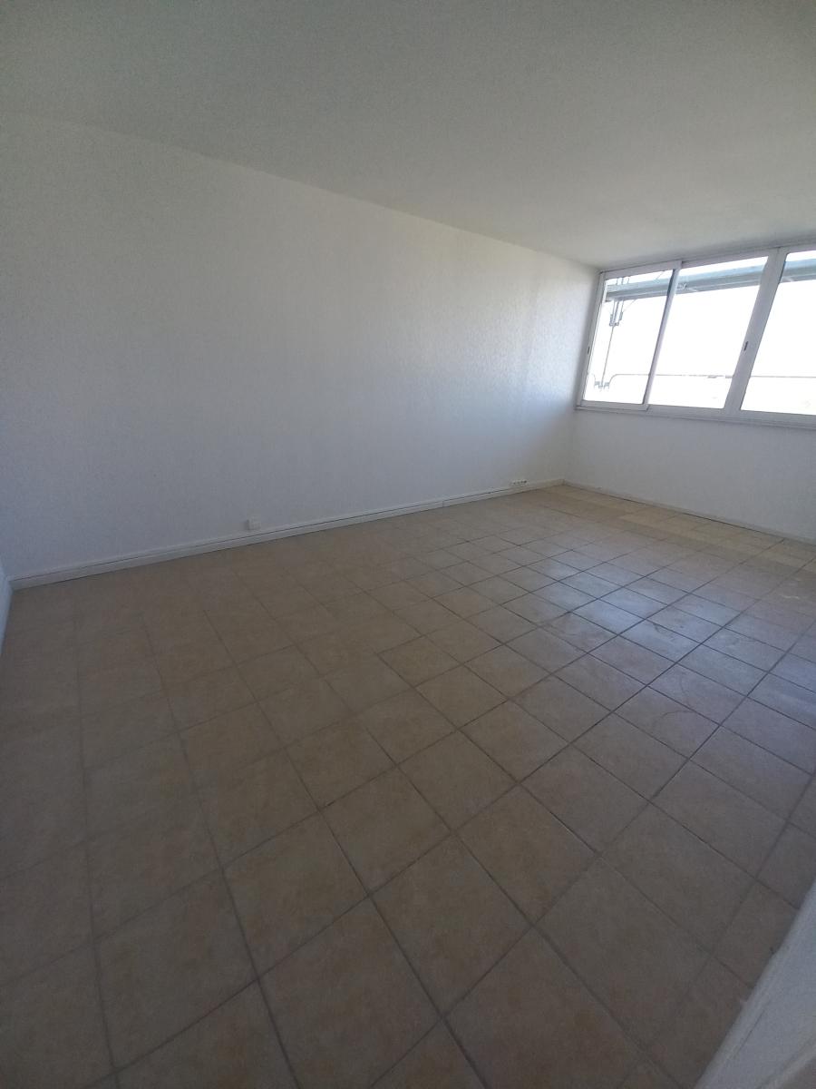
																			4 pièces - 
																		9ème étage - 71m² - 877,43 € - Photo #1