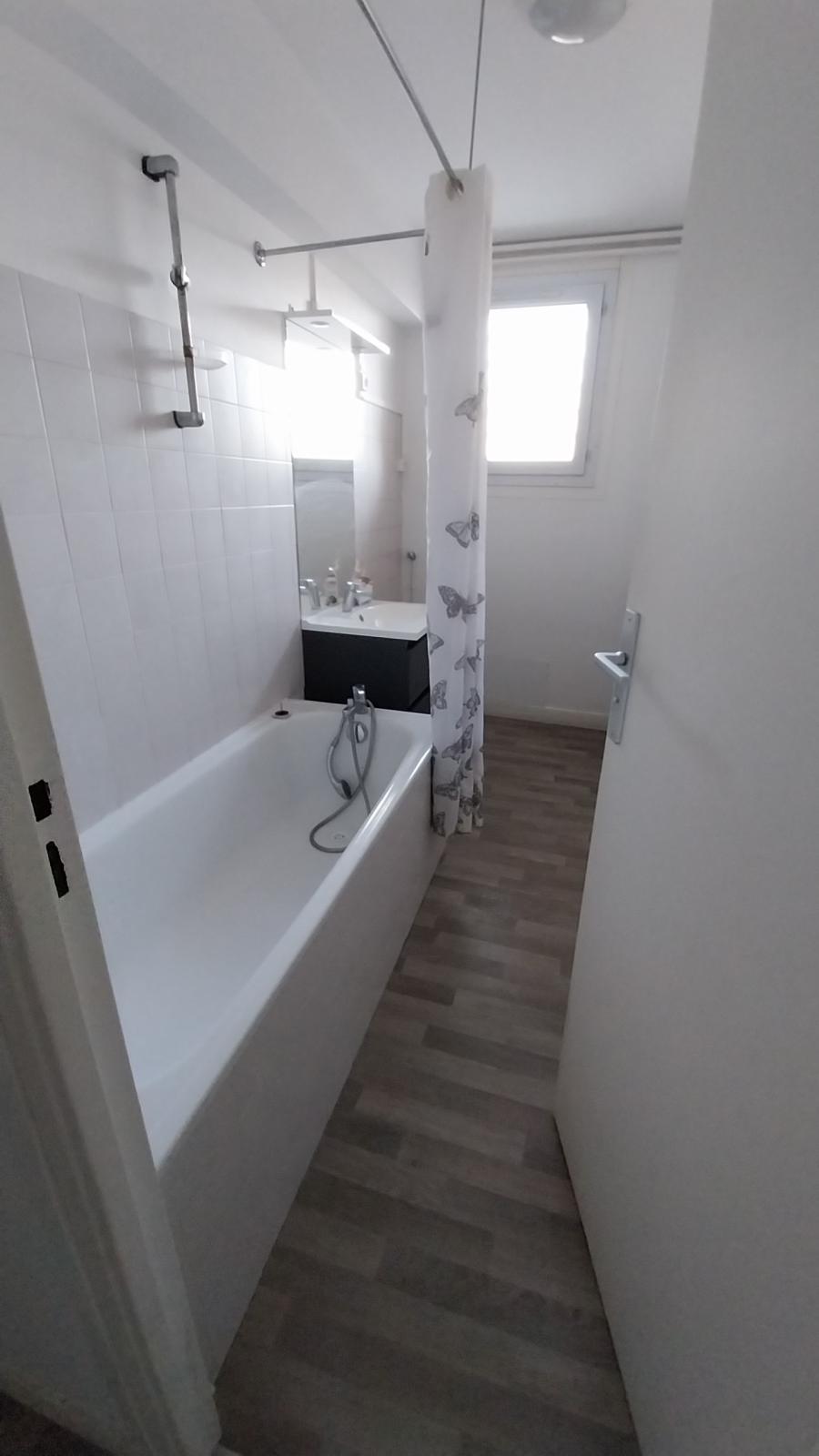 
																																							1 pièce - 
																																						RDC - 43m² - 450,63 € - Photo #1