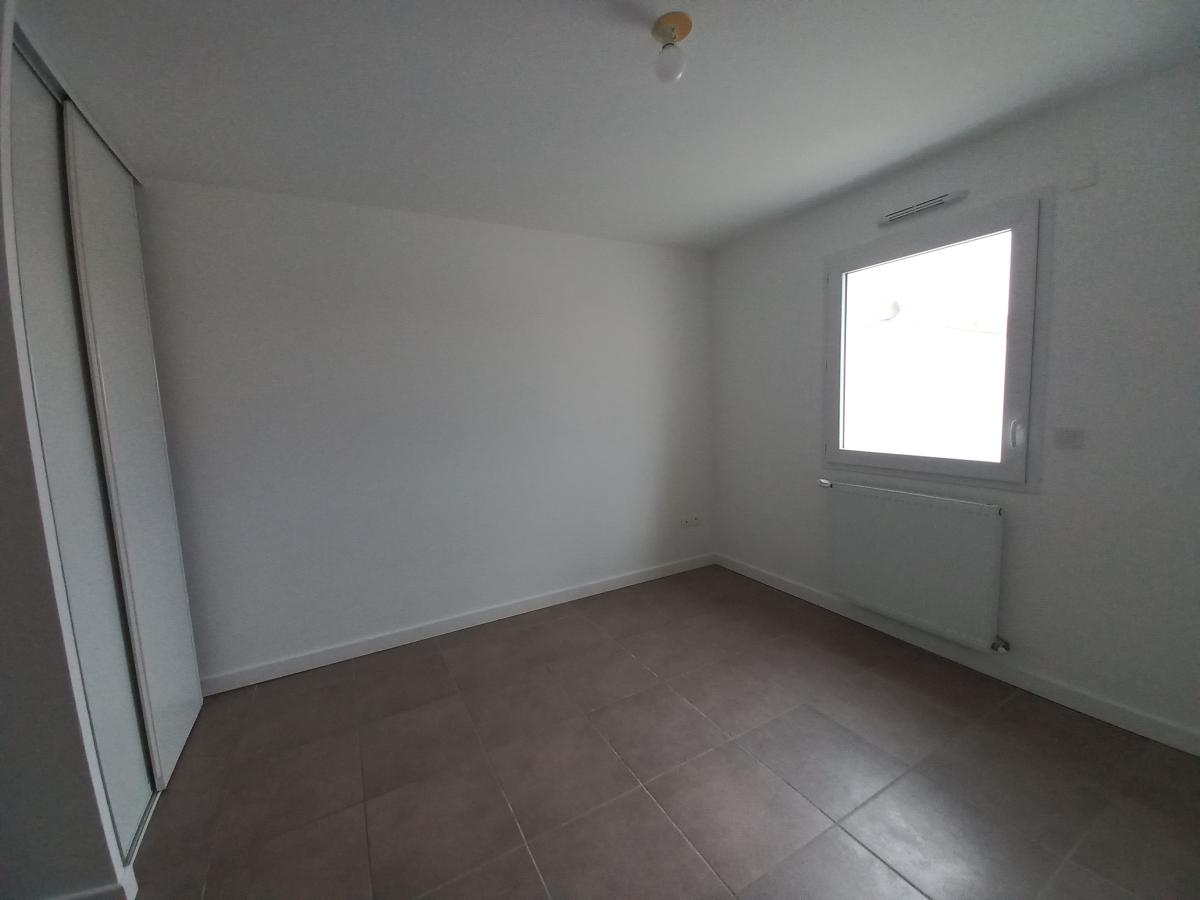 
																																							5 pièces - 
																																						RDC - 105m² - 979,53 € - Photo #6
