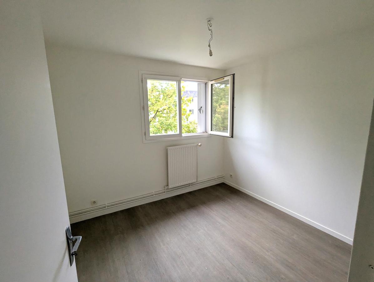 
																																							4 pièces - 
																																						3ème étage - 85m² - 105 000 € - Photo #6