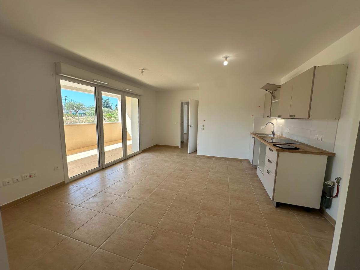 3 pièces - 2ème étage - 58m² - 713,82 € - Photo #2