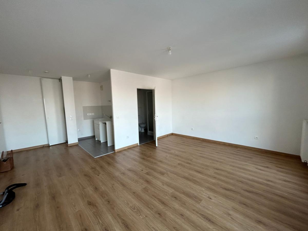 1 pièce - 1er étage - 35m² - 709,39 € - Photo #0