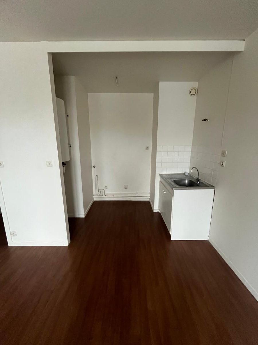 
																			1 pièce – 
																		1er étage – 27m² - 50 000 € - Photo #2