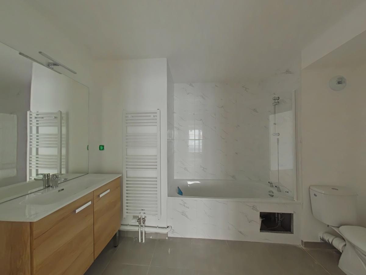 
																			4 pièces - 
																		1er étage - 82m² - 988,22 € - Photo #3