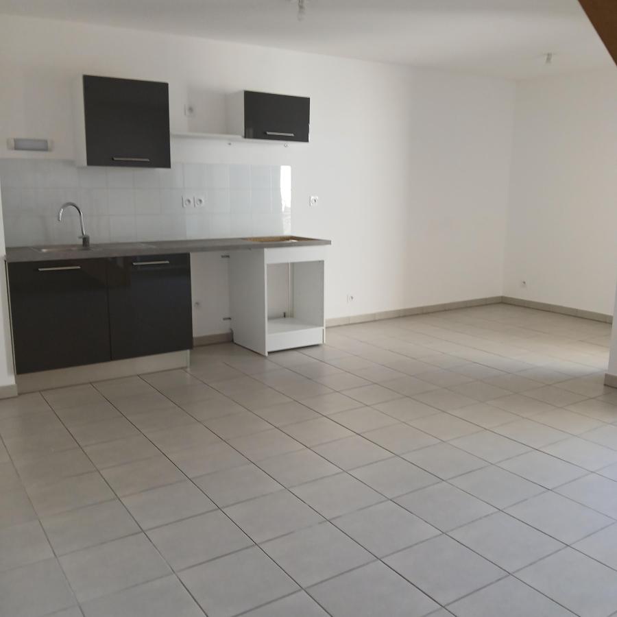 
																			3 pièces - 
																		3ème étage - 75m² - 981,61 € - Photo #3