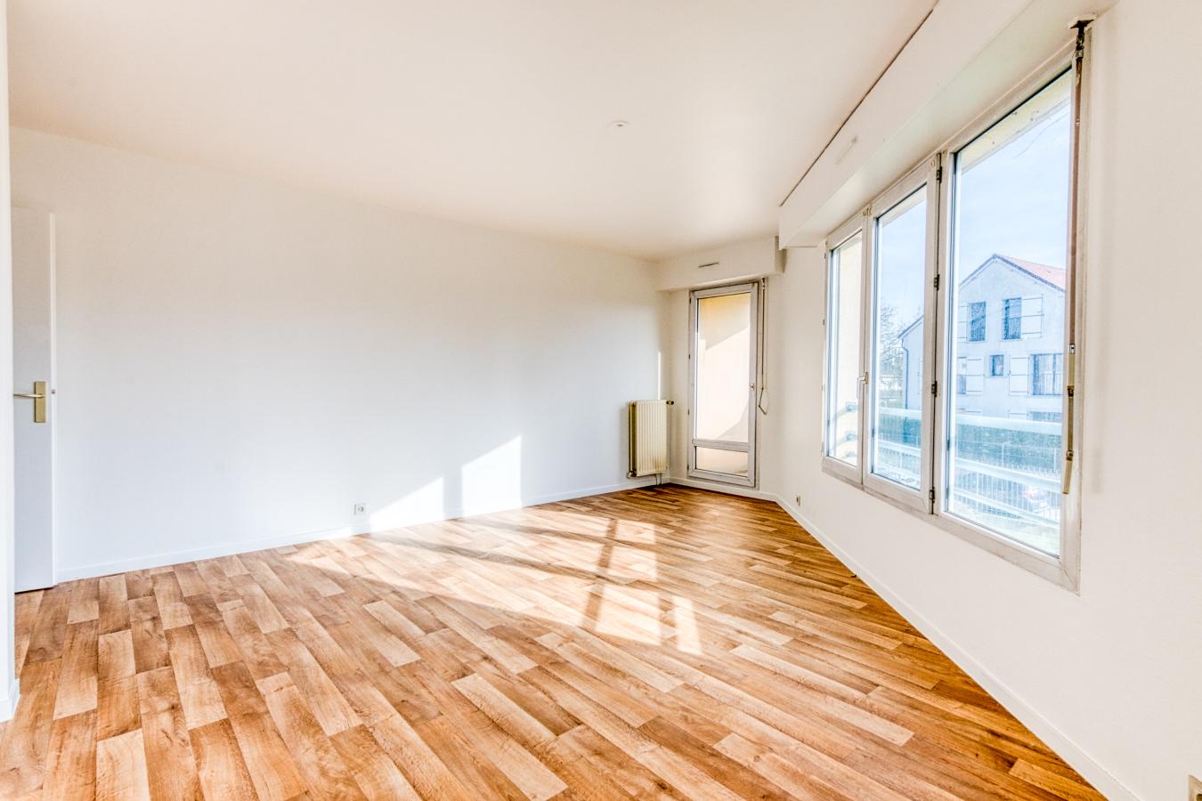 
																			4 pièces - 
																		1er étage - 82m² - 325 000 € - Photo #2