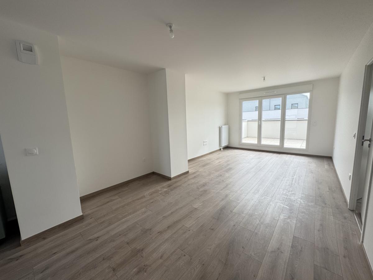 4 pièces - 4ème étage - 79m² - 1 026,17 € - Photo #0