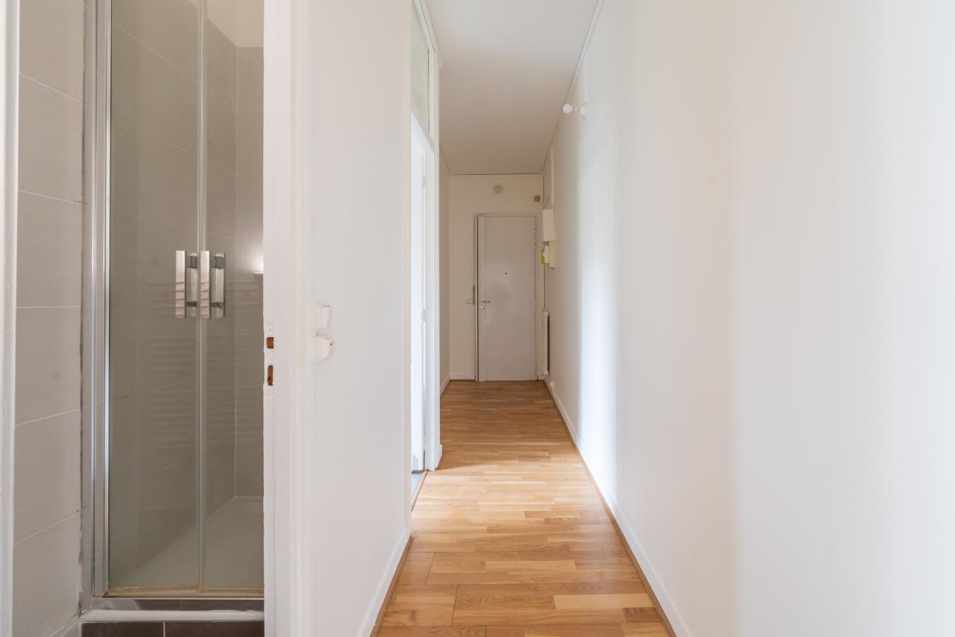 1 pièce - RDC - 240 000 € - Photo #3