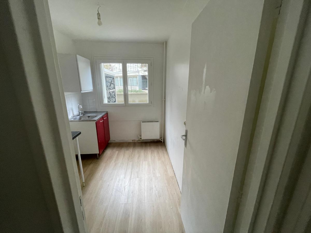 
																																							2 pièces - 
																																						RDC - 46m² - 1 090,46 € - Photo #2