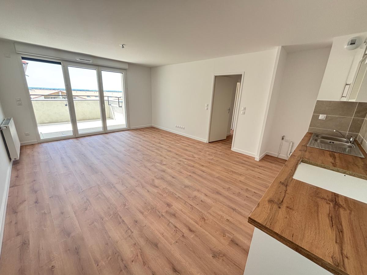 
																			3 pièces - 
																		RDC - 64m² - 767,65 € - Photo #2