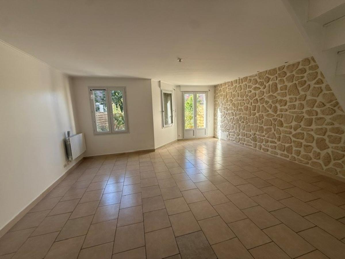 
																																							4 pièces - 
																																						RDC - 80m² - 1 451,22 € - Photo #1
