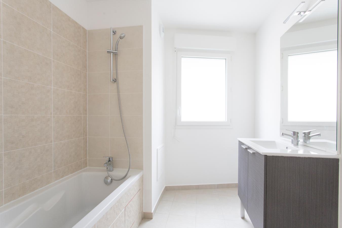 
																																							3 pièces - 
																																						1er étage - 71m² - 1 426,48 € - Photo #3