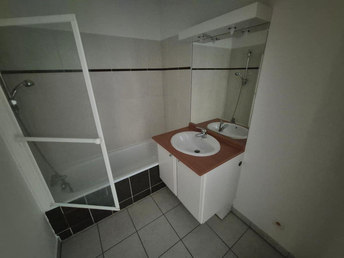 
																																							3 pièces - 
																																						1er étage - 70m² - 756,92 € - Photo #7