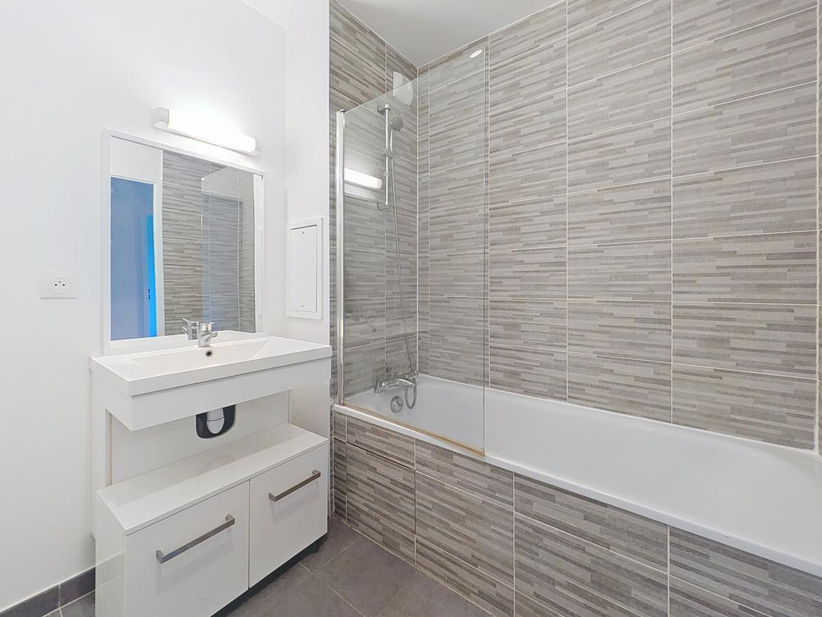 
																																							3 pièces - 
																																						RDC - 59m² - 1 080,65 € - Photo #4