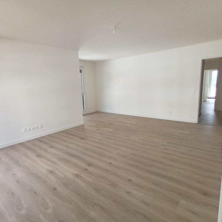 
																			2 pièces - 
																		1er étage - 44m² - 1 053,42 € - Photo #3