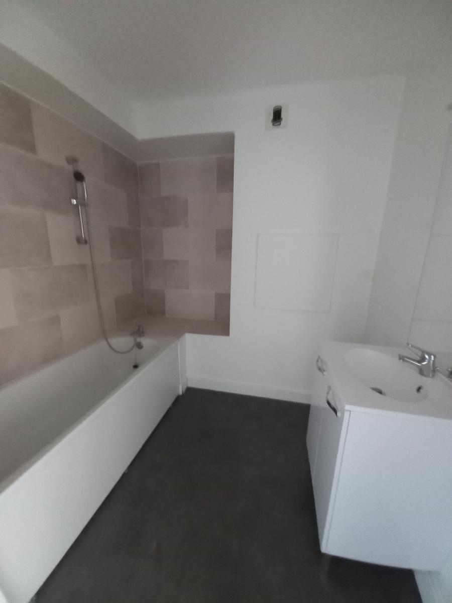 
																			2 pièces - 
																		5ème étage - 57m² - 1 026,71 € - Photo #3