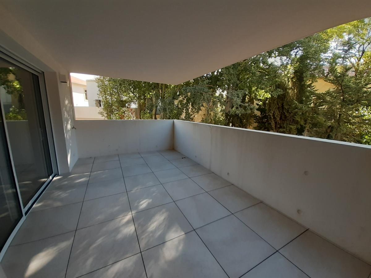 
																																							4 pièces - 
																																						1er étage - 93m² - 1 367,00 € - Photo #2