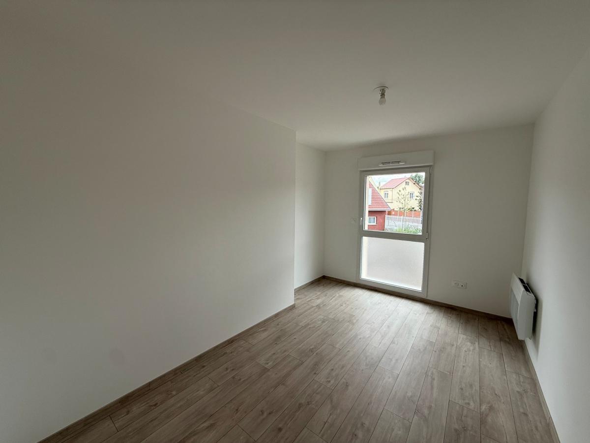 
																																							3 pièces - 
																																						1er étage - 64m² - 812,24 € - Photo #6