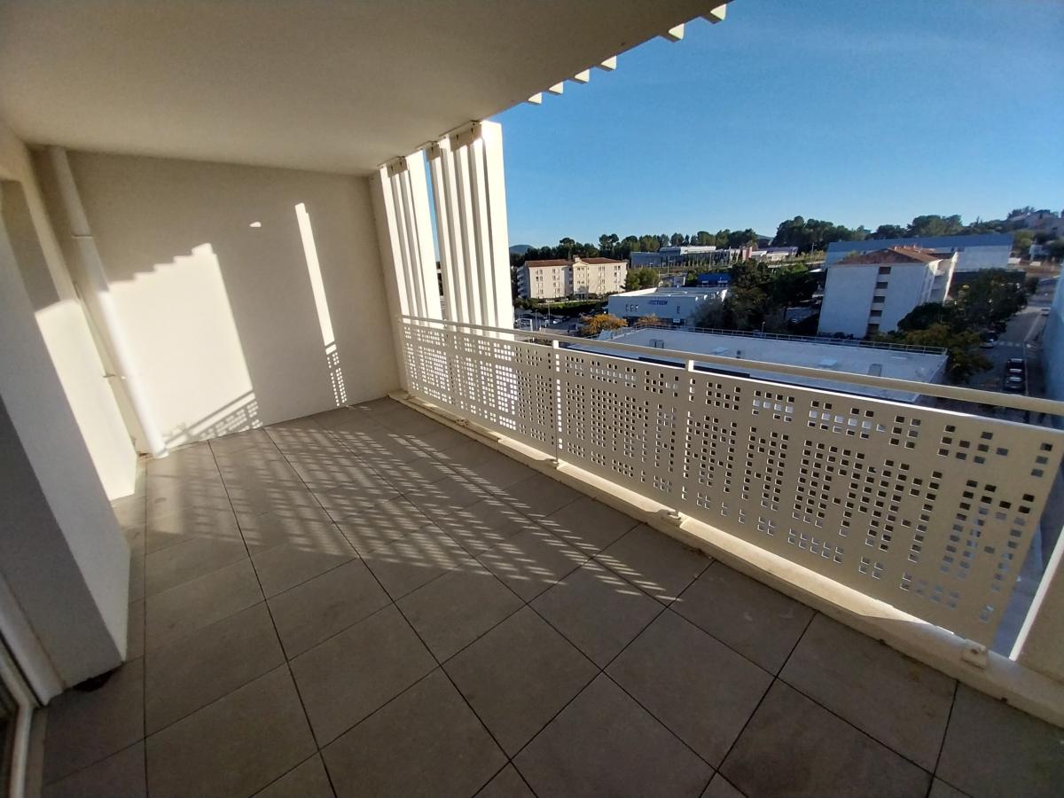 
																																							3 pièces - 
																																						7ème étage - 66m² - 1 054,11 € - Photo #2