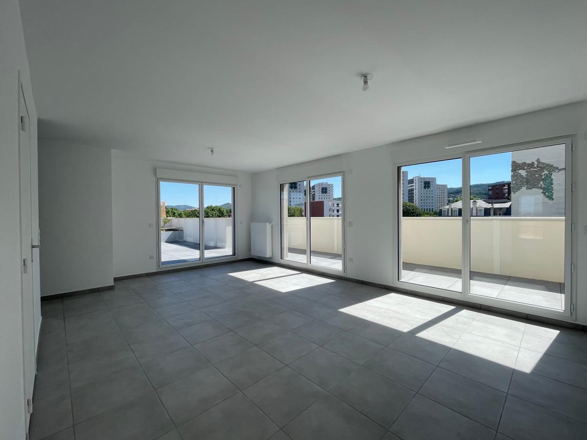 5 pièces - 5ème étage - 104m² - 1 199,00 € - Photo #0