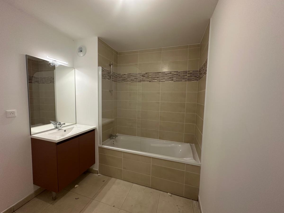 4 pièces - 1er étage - 88m² - 969,19 € - Photo #2