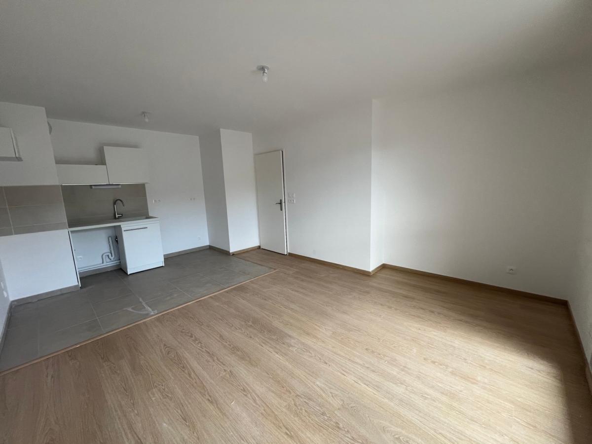 
																																							3 pièces - 
																																						RDC - 60m² - 878,67 € - Photo #2