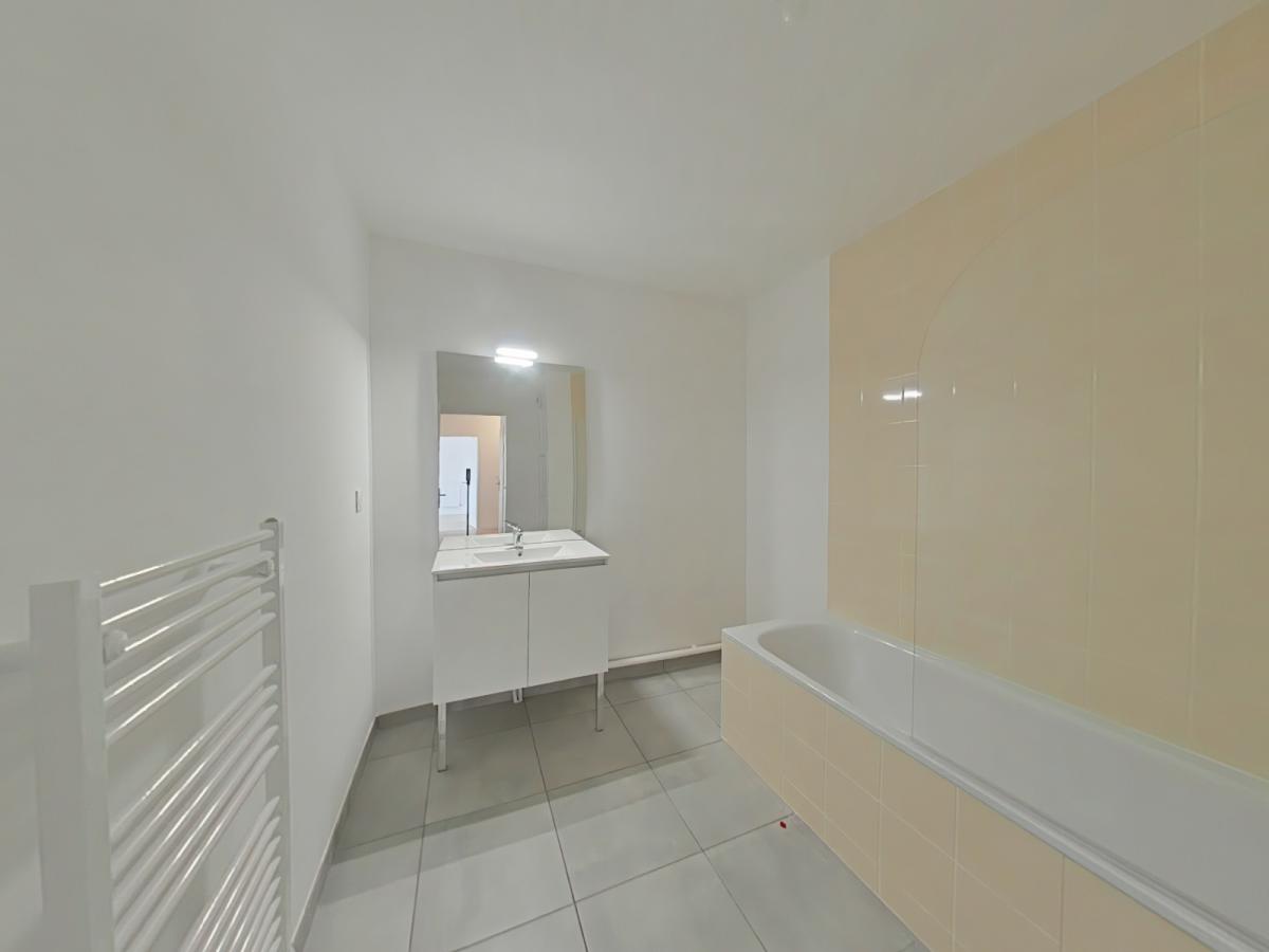 3 pièces - 5ème étage - 65m² - 847,68 € - Photo #4