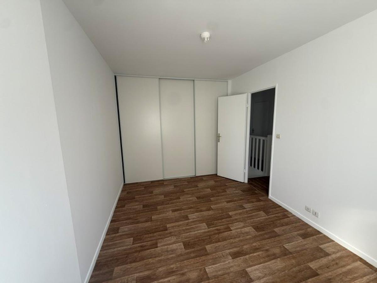 5 pièces - RDC - 100m² - 1 807,61 € - Photo #3