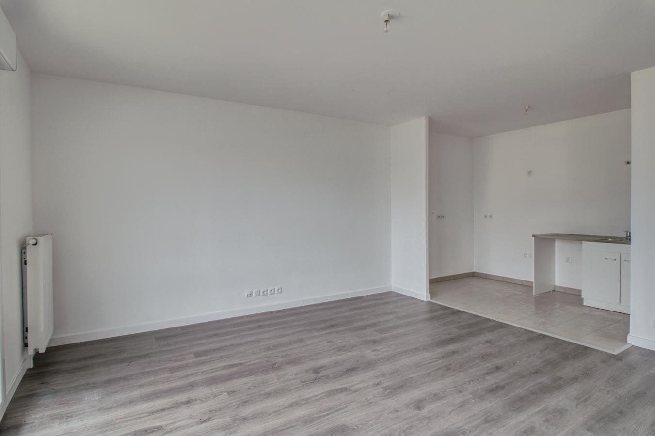 
																																							3 pièces - 
																																						3ème étage - 70m² - 1 021,12 € - Photo #1