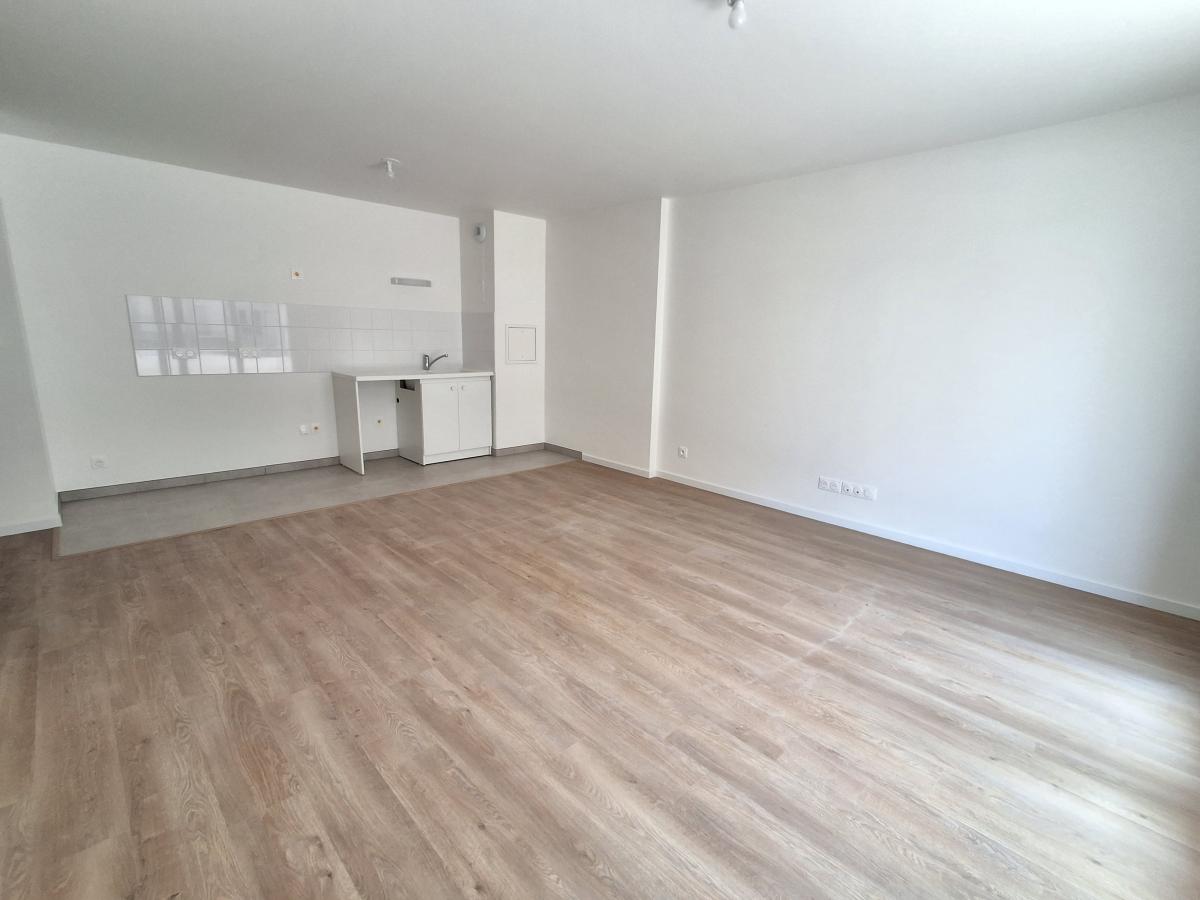 1 pièce - 1er étage - 29m² - 726,75 € - Photo #0
