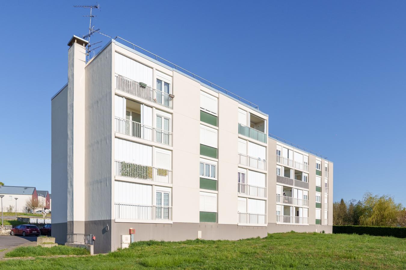 
																																							4 pièces - 
																																						RDC - 77m² - 525,20 € - Photo #3