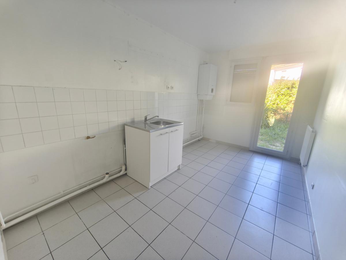 
																																							5 pièces - 
																																						RDC - 0m² - 185 000 € - Photo #4