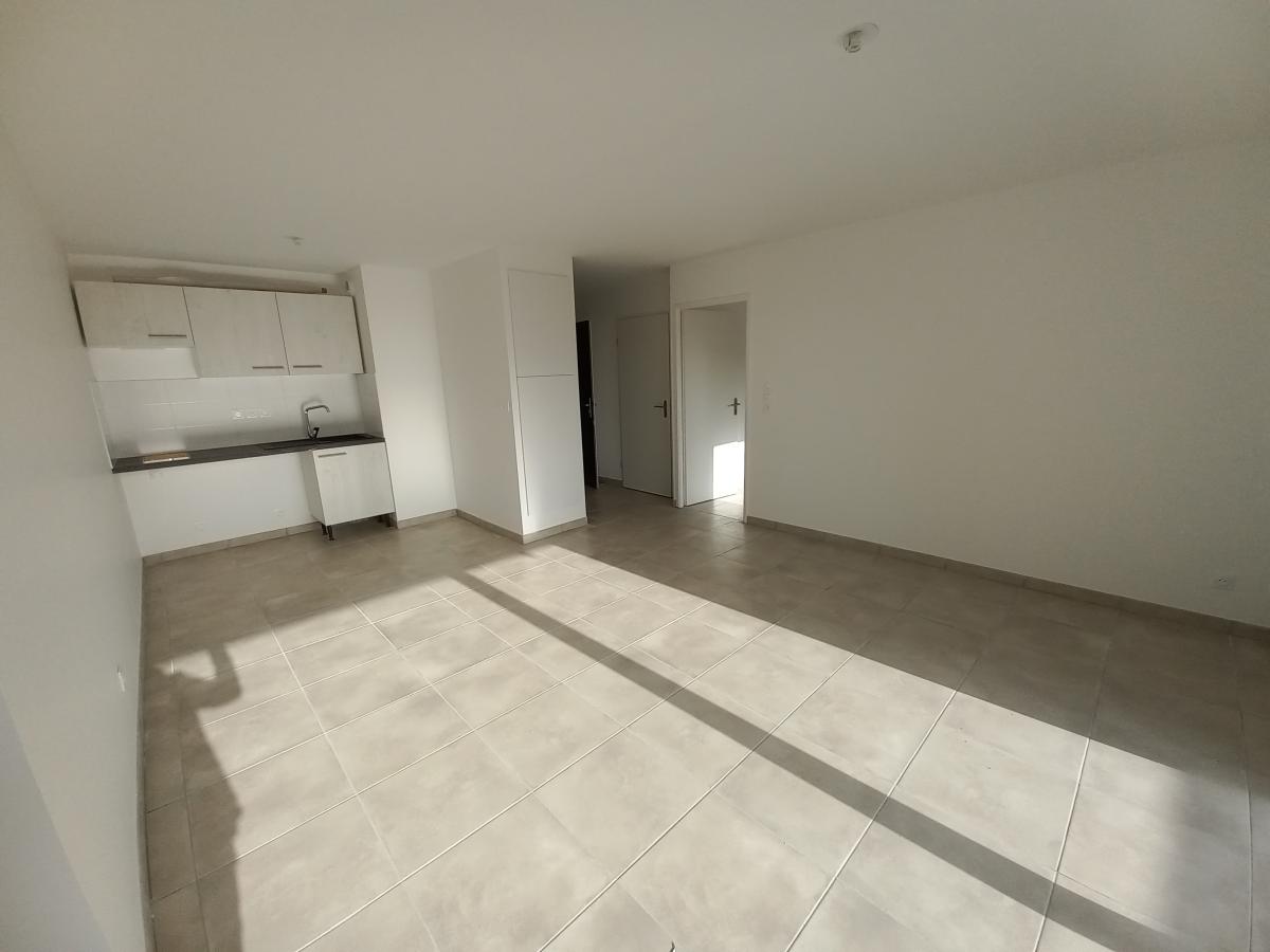 
																																							2 pièces - 
																																						RDC - 48m² - 574,30 € - Photo #1
