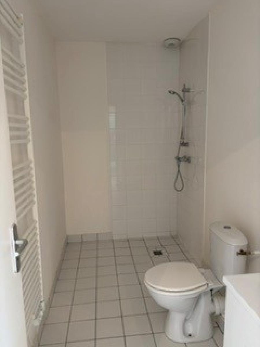 
																																							5 pièces - 
																																						RDC - 118m² - 1 317,72 € - Photo #2