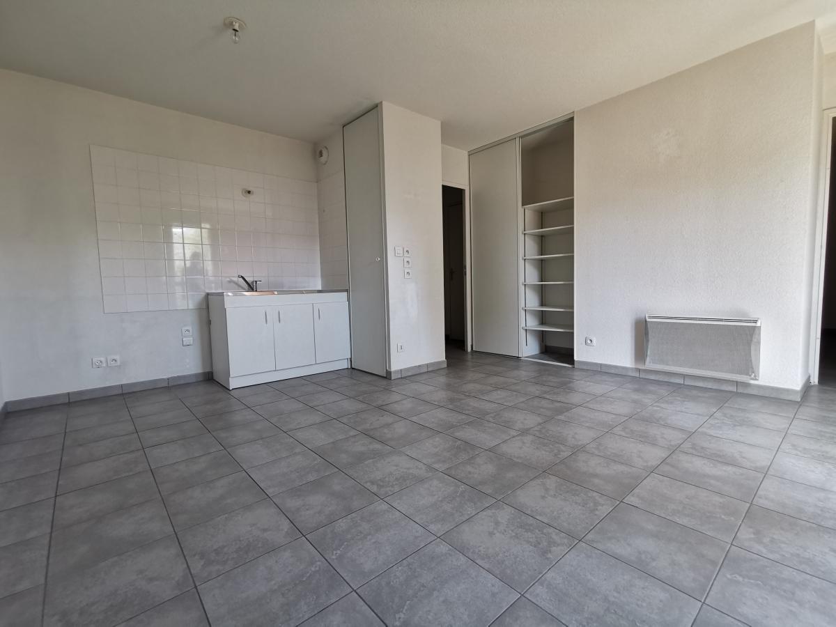 
																																							4 pièces - 
																																						1er étage - 76m² - 1 087,99 € - Photo #3