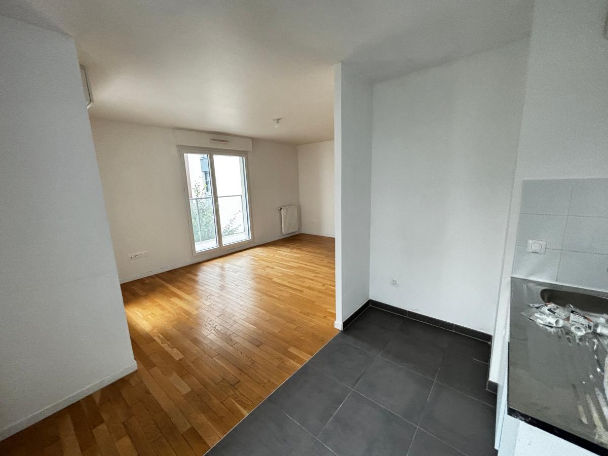 
																																							4 pièces - 
																																						1er étage - 83m² - 1 970,22 € - Photo #1