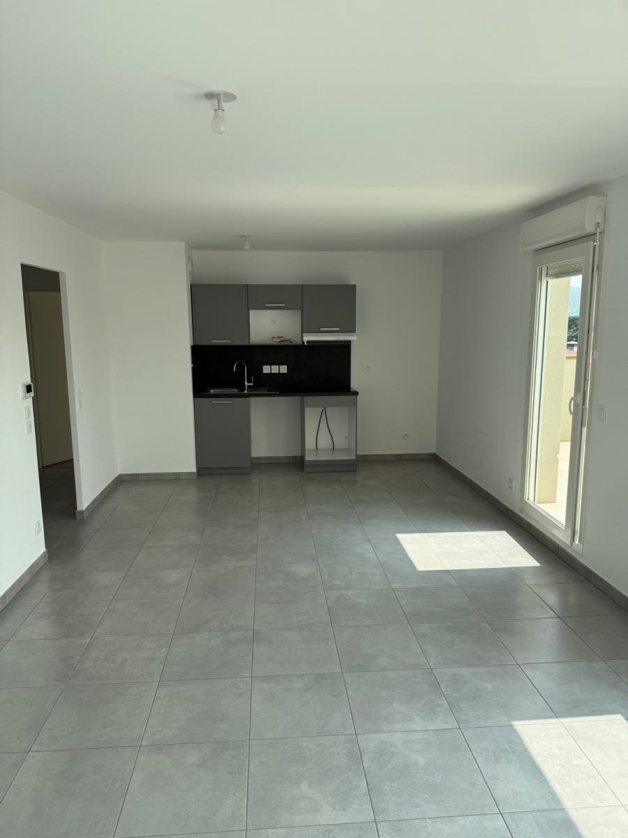 
																																							3 pièces - 
																																						4ème étage - 61m² - 814,60 € - Photo #3