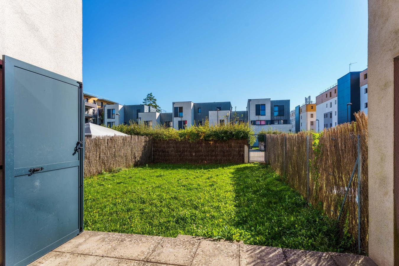 
																																							4 pièces - 
																																						RDC - 89m² - 1 230,94 € - Photo #1