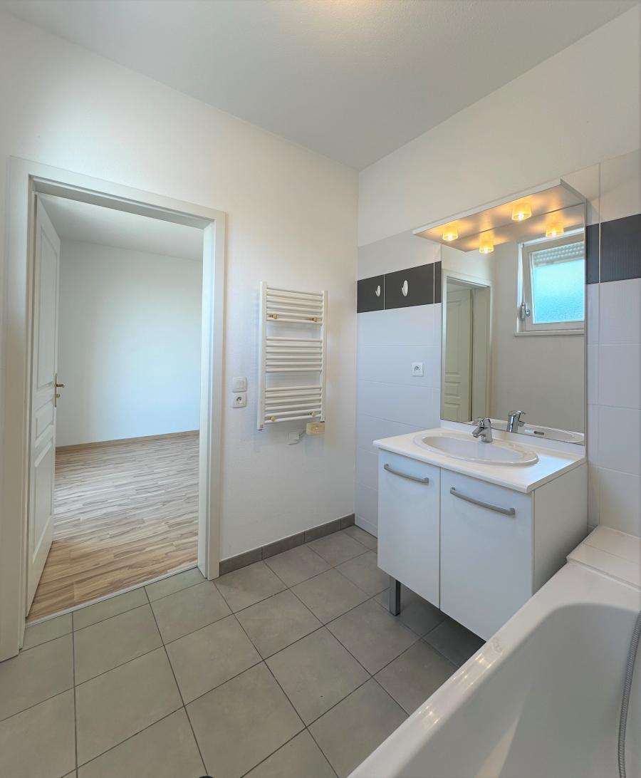 
																			3 pièces - 
																		3ème étage - 75m² - 1 038,53 € - Photo #2