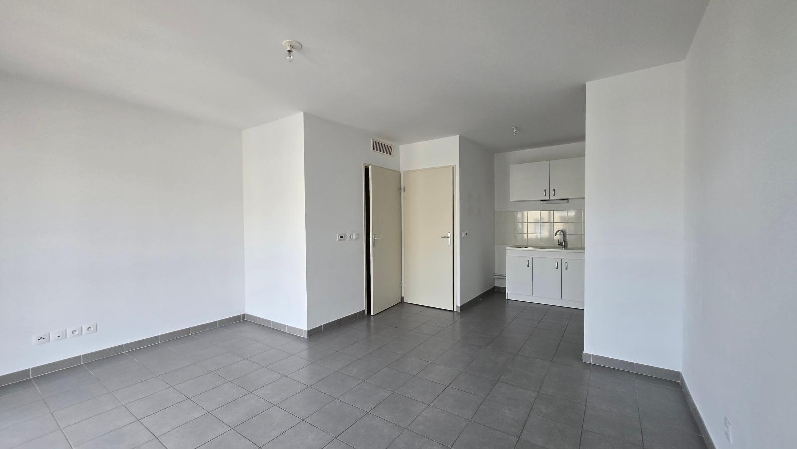 2 pièces - 7ème étage - 46m² - 805,80 € - Photo #2