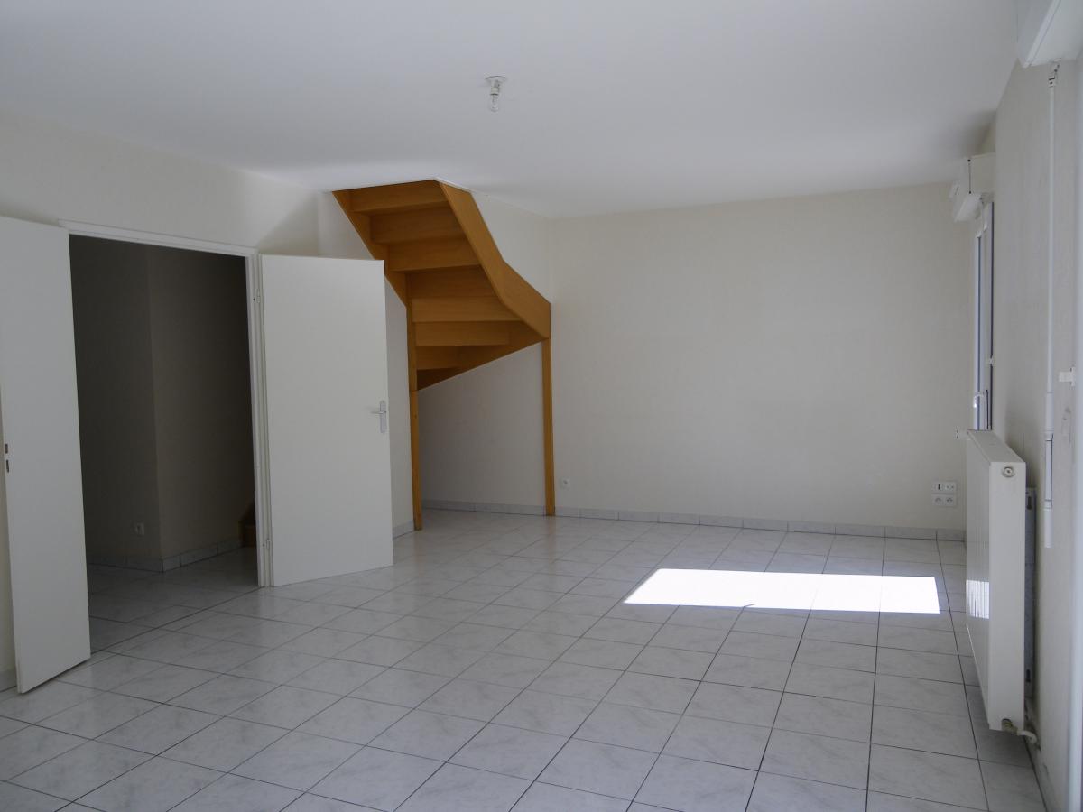 5 pièces - RDC - 106m² - 1 401,59 € - Photo #2