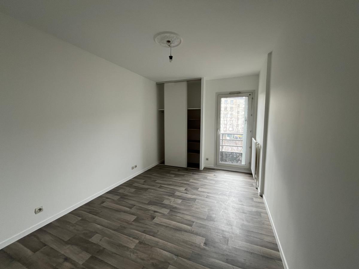 
																			2 pièces - 
																		2ème étage - 50m² - 120 000 € - Photo #7