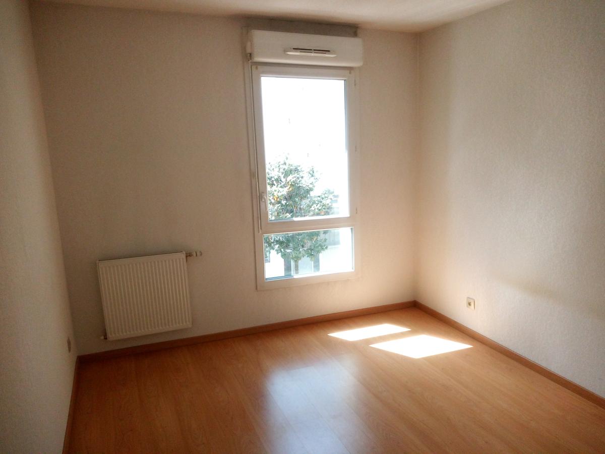 
																																							3 pièces - 
																																						2ème étage - 65m² - 1 018,50 € - Photo #4