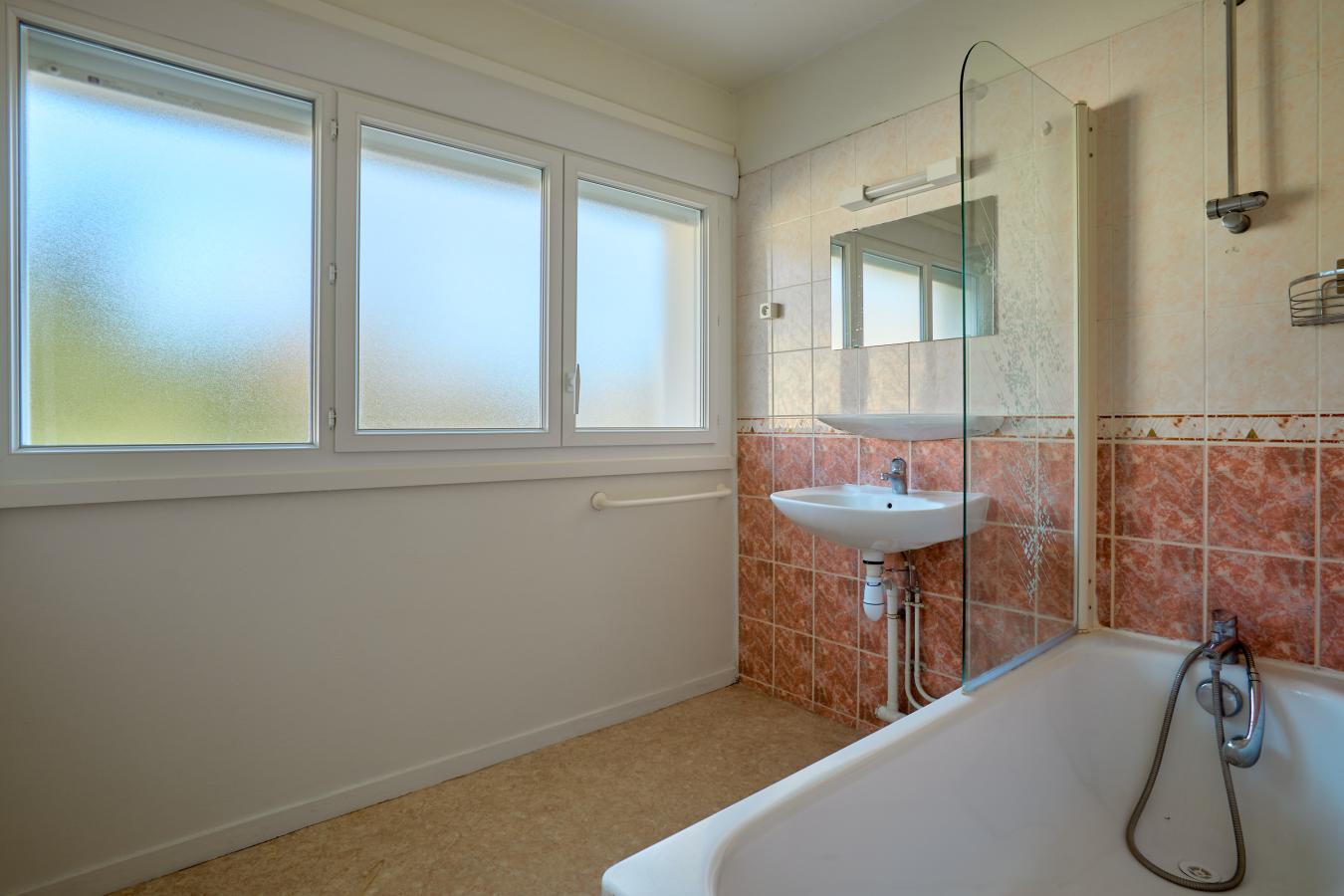 
																			5 pièces - 
																		3ème étage - 84m² - 930,50 € - Photo #2