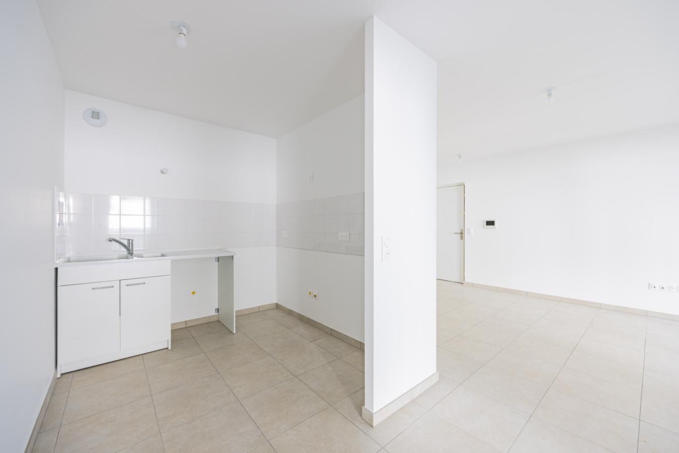 
																																							2 pièces - 
																																						RDC - 66m² - 1 678,98 € - Photo #1