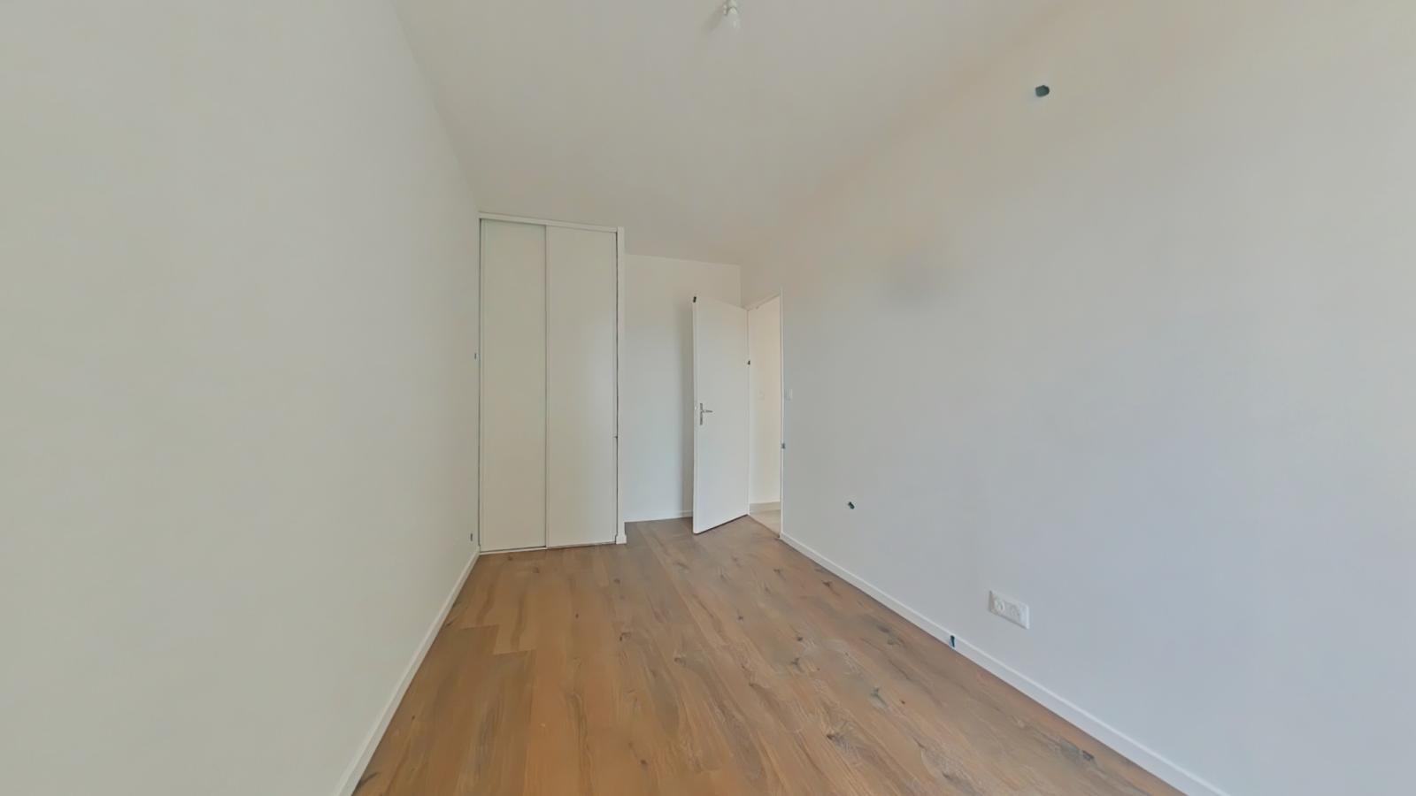 
																																							5 pièces - 
																																						2ème étage - 96m² - 1 451,75 € - Photo #7