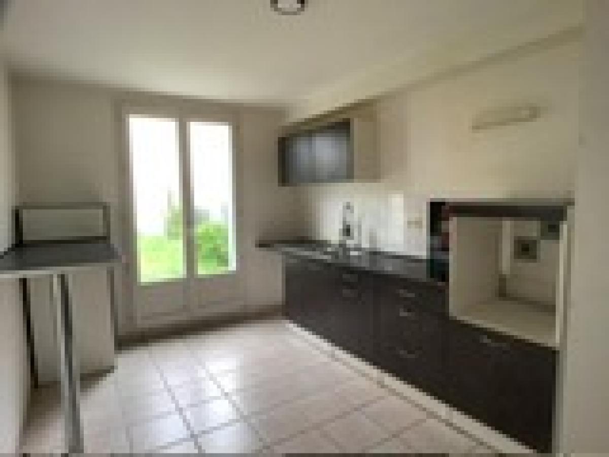 5 pièces - RDC - 0m² - 295 000 € - Photo #3