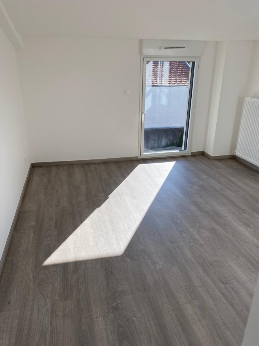 3 pièces - 1er étage - 69m² - 999,05 € - Photo #2