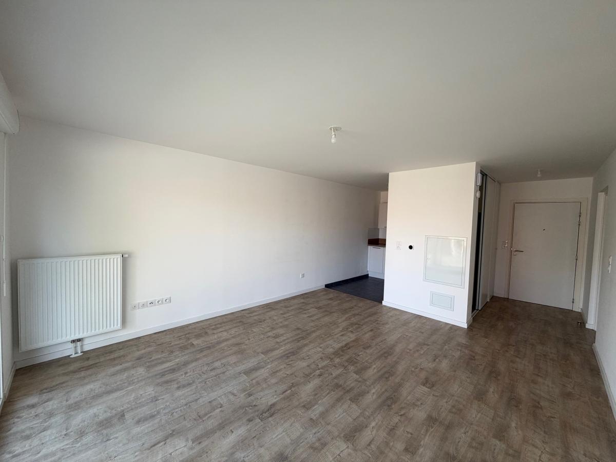 
																																							3 pièces - 
																																						1er étage - 62m² - 819,54 € - Photo #1