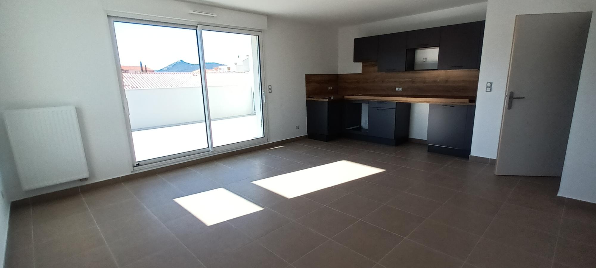 4 pièces - 4ème étage - 88m² - 1 265,68 € - Photo #2